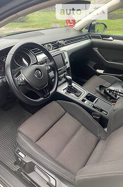 Универсал Volkswagen Passat 2015 в Калуше