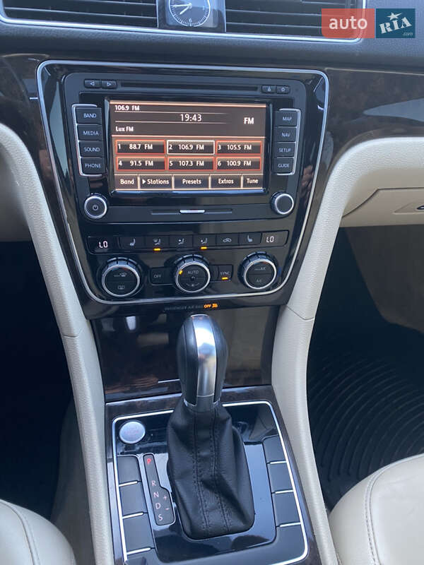 Седан Volkswagen Passat 2015 в Луцке