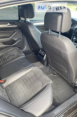 Седан Volkswagen Passat 2017 в 
