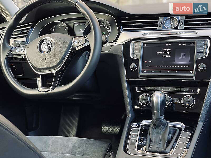 Универсал Volkswagen Passat 2015 в Ивано-Франковске