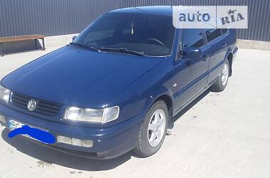 Седан Volkswagen Passat 1995 в Сколе