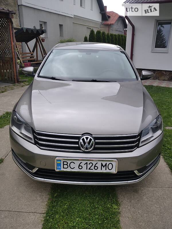 Седан Volkswagen Passat 2012 в Самборі