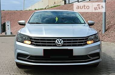 Седан Volkswagen Passat 2017 в Ровно