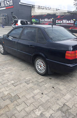 Седан Volkswagen Passat 1995 в 
