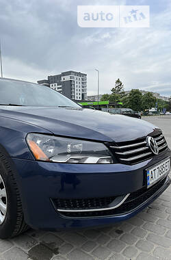 Седан Volkswagen Passat 2013 в Ивано-Франковске