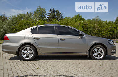 Седан Volkswagen Passat 2013 в Львове