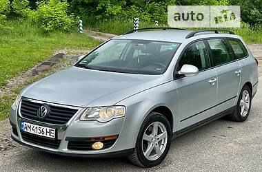 Універсал Volkswagen Passat 2010 в Житомирі