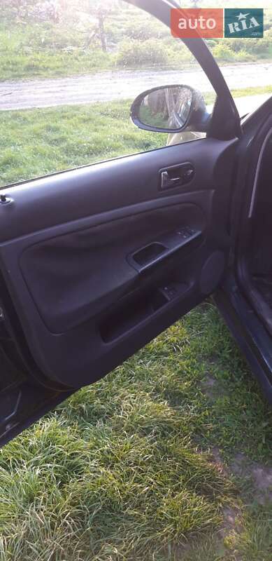 Седан Volkswagen Passat 2004 в Млиніві