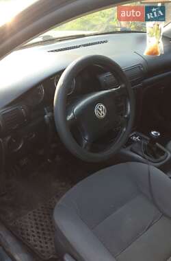 Седан Volkswagen Passat 2004 в 