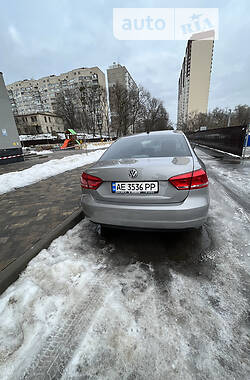 Седан Volkswagen Passat 2012 в Києві