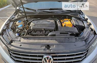 Седан Volkswagen Passat 2015 в Днепре