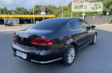 Седан Volkswagen Passat 2012 в Днепре