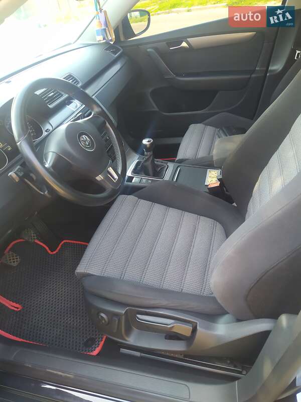 Універсал Volkswagen Passat 2011 в Овручі