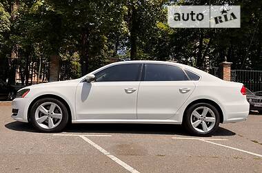 Седан Volkswagen Passat 2012 в Киеве