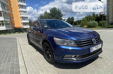 Седан Volkswagen Passat 2016 в Новояворовске