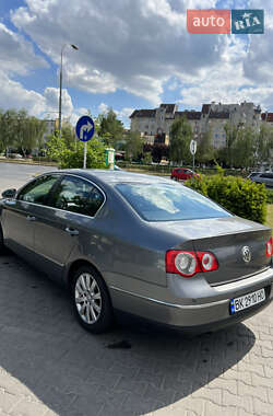 Седан Volkswagen Passat 2005 в Черкассах