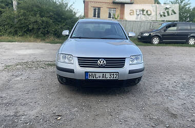 Седан Volkswagen Passat 2004 в Барышевке