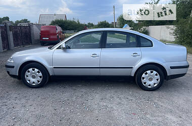 Седан Volkswagen Passat 2004 в Барышевке