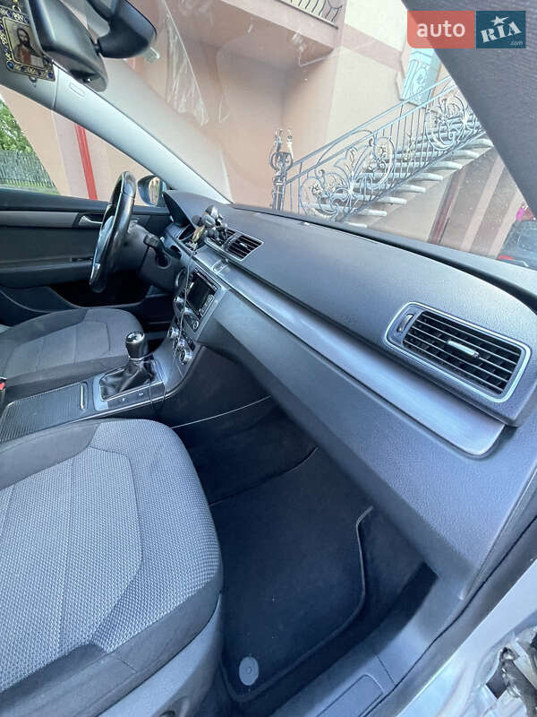 Универсал Volkswagen Passat 2012 в Надворной