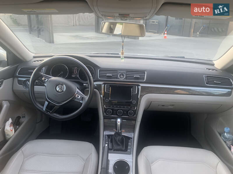 Седан Volkswagen Passat 2016 в Киеве