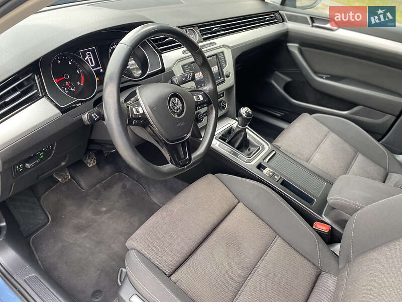 Универсал Volkswagen Passat 2016 в Каменке-Бугской