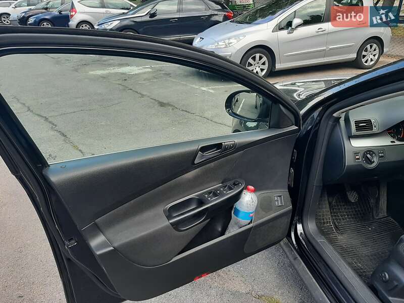 Універсал Volkswagen Passat 2010 в Рівному