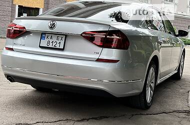 Седан Volkswagen Passat 2018 в Кам'янському