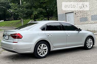 Седан Volkswagen Passat 2018 в Кам'янському