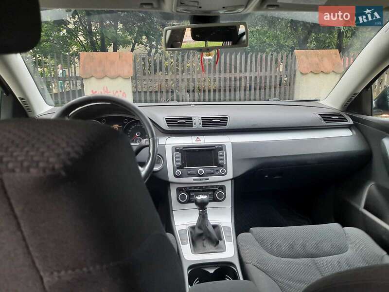 Універсал Volkswagen Passat 2010 в Чернівцях