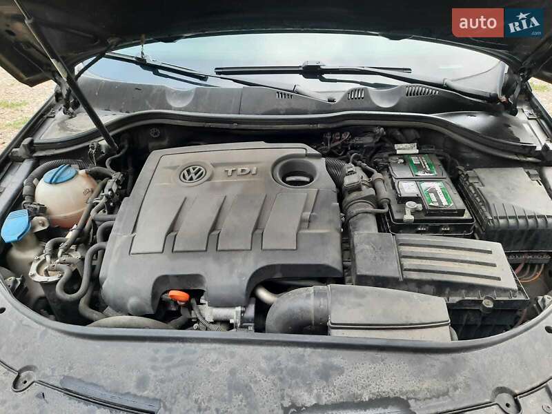 Універсал Volkswagen Passat 2010 в Чернівцях