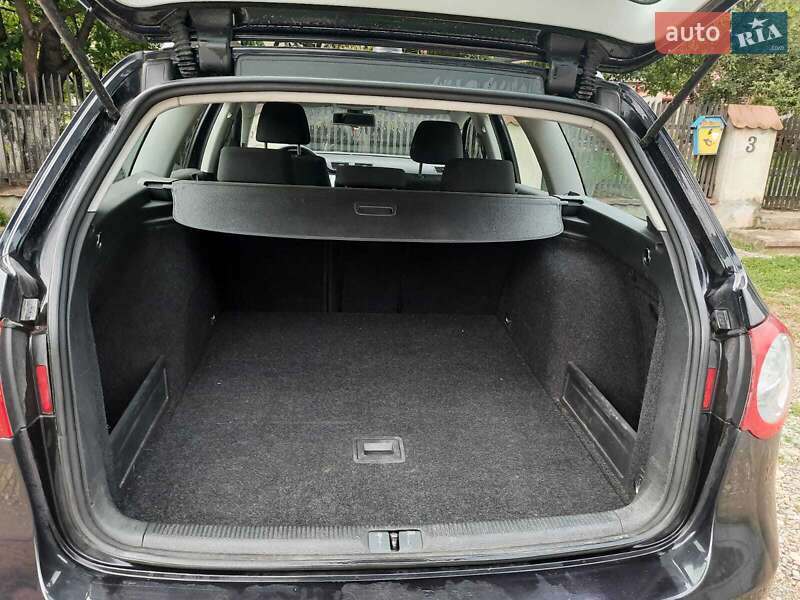 Універсал Volkswagen Passat 2010 в Чернівцях