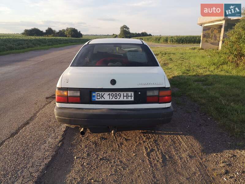 Седан Volkswagen Passat 1993 в Рівному
