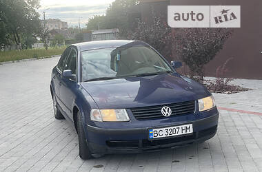 Седан Volkswagen Passat 1997 в Дубно
