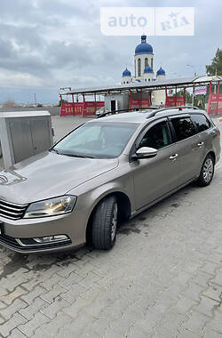 Універсал Volkswagen Passat 2011 в Чернівцях