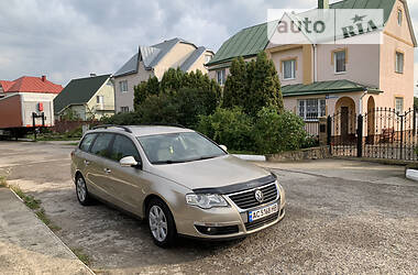 Универсал Volkswagen Passat 2005 в Вараше