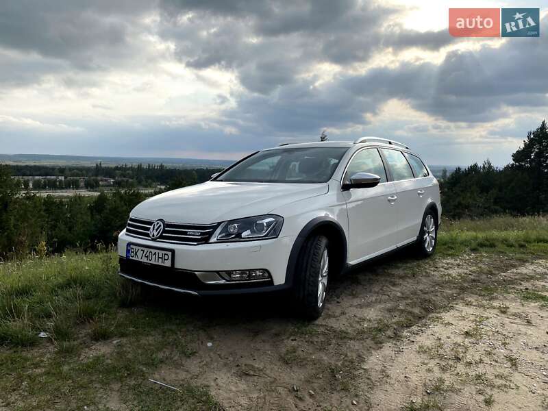 Універсал Volkswagen Passat 2012 в Вараші