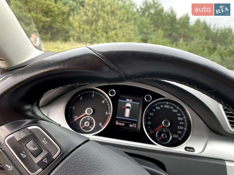 Універсал Volkswagen Passat 2012 в Вараші