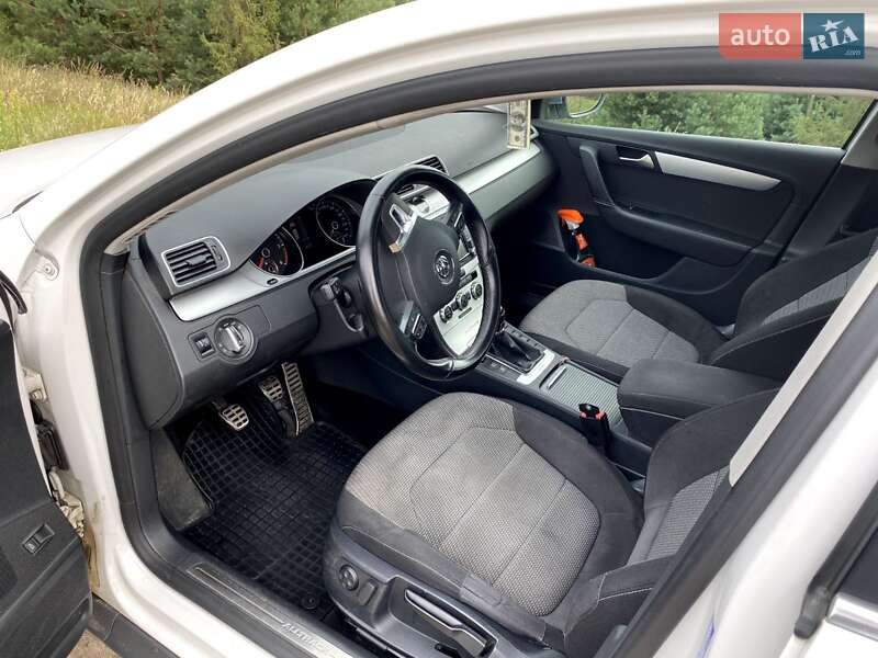 Універсал Volkswagen Passat 2012 в Вараші