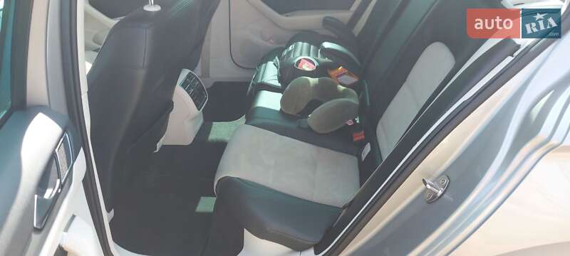 Седан Volkswagen Passat 2017 в Киеве