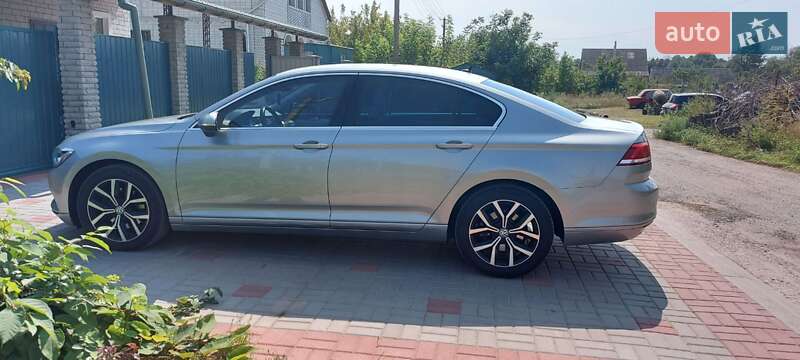 Седан Volkswagen Passat 2017 в Киеве