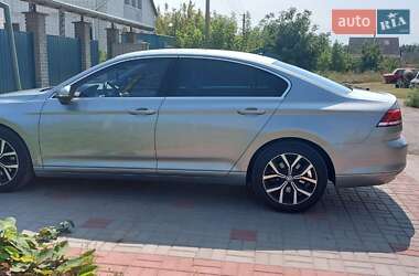 Седан Volkswagen Passat 2017 в Киеве