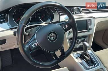 Седан Volkswagen Passat 2017 в Киеве