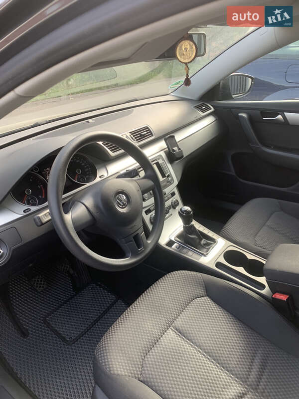 Універсал Volkswagen Passat 2013 в Вінниці