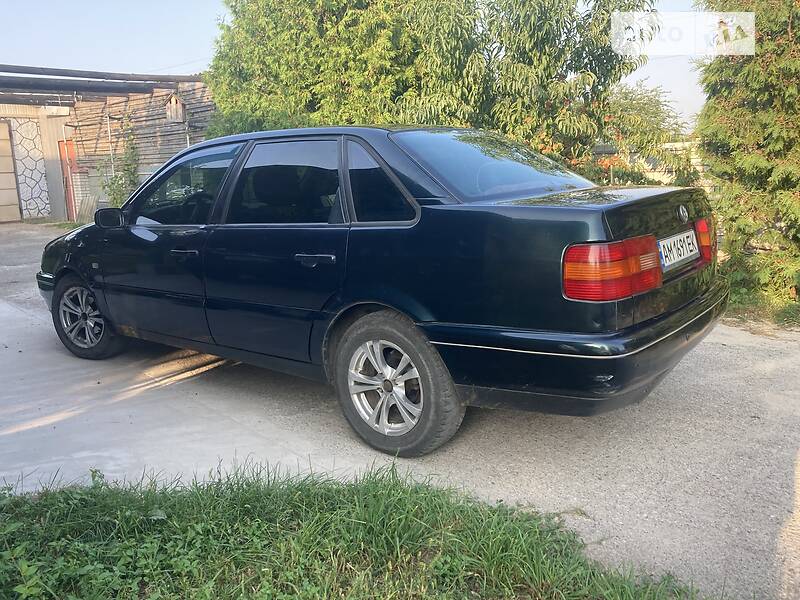 Седан Volkswagen Passat 1996 в Радомышле