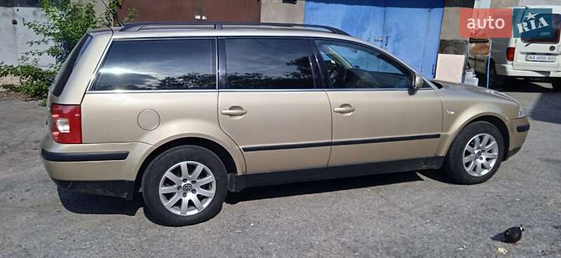 Універсал Volkswagen Passat 2002 в Києві