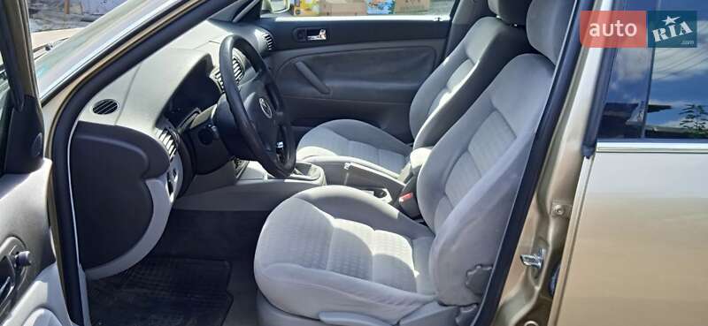 Універсал Volkswagen Passat 2002 в Києві