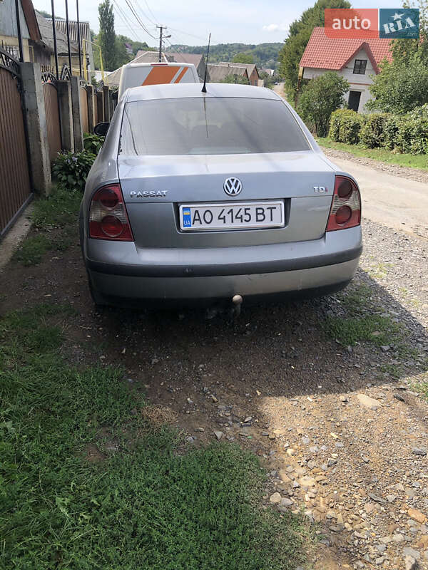 Седан Volkswagen Passat 2004 в Хусте