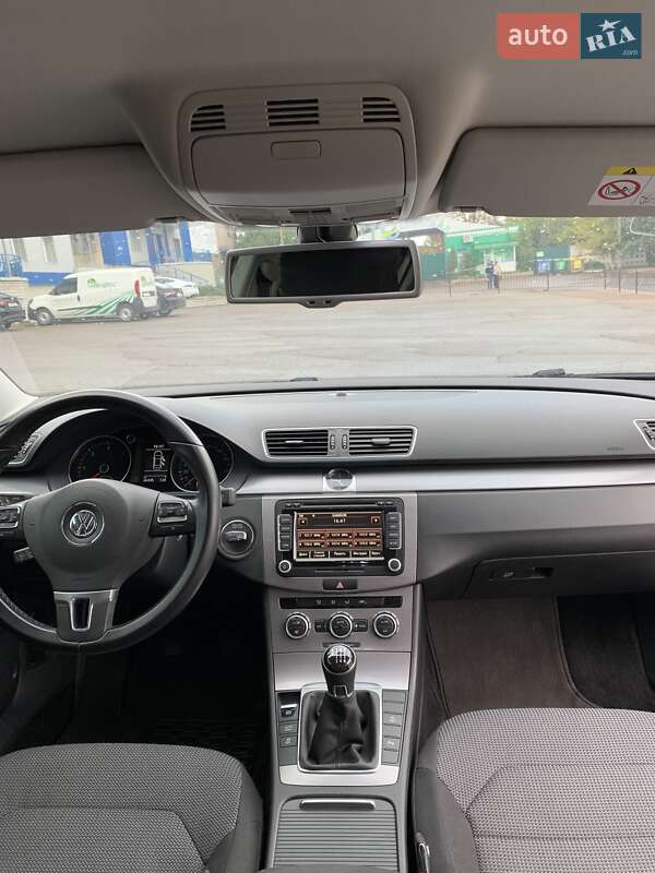 Седан Volkswagen Passat 2015 в Харькове