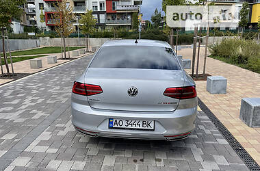 Седан Volkswagen Passat 2015 в Мукачевому