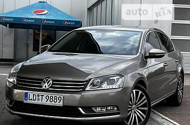 Седан Volkswagen Passat 2014 в Дрогобичі